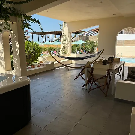 Amaryllis House דירה