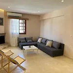 Amaryllis House 라도스